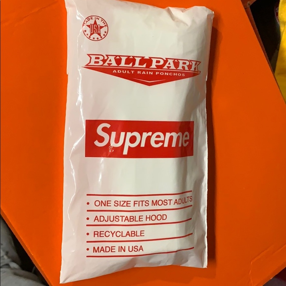 SUPREME Poncho SS20 White Box Logo Ballpark